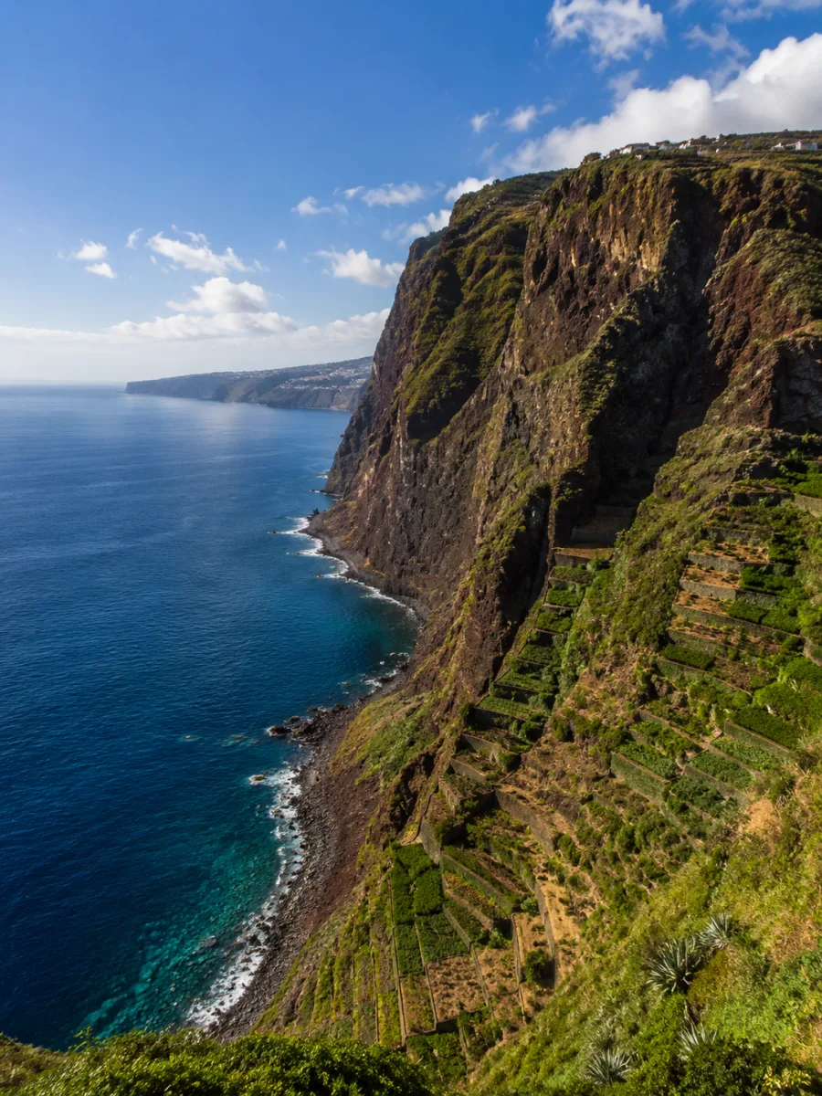 Acantilado de Cabo Girão y la costa sur de Madeira sobre el Atlántico